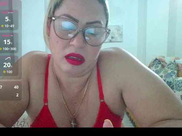 Hotmommyxxx webcam