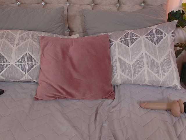 CandyLips4 live cam on BongaCams