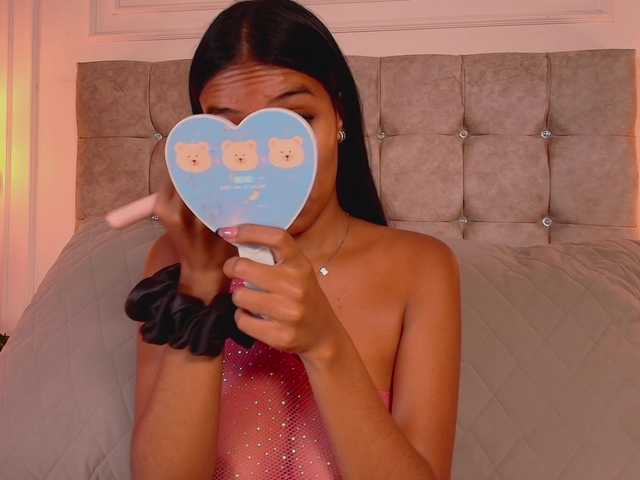 CandyLips4 live cam on BongaCams