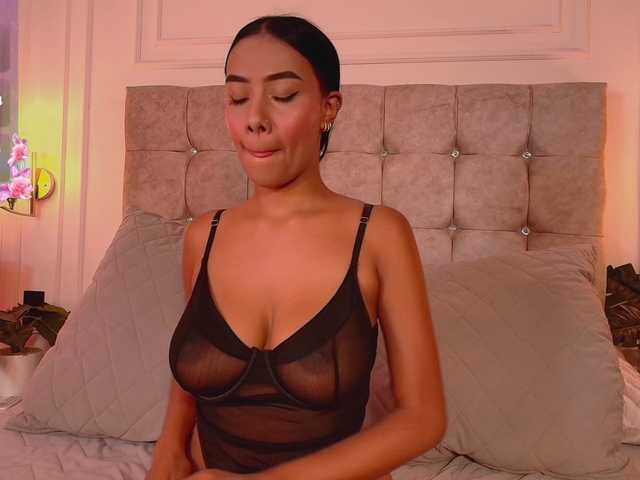CandyLips4 live cam on BongaCams