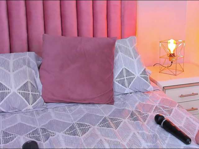 CandyLips4 live cam on BongaCams