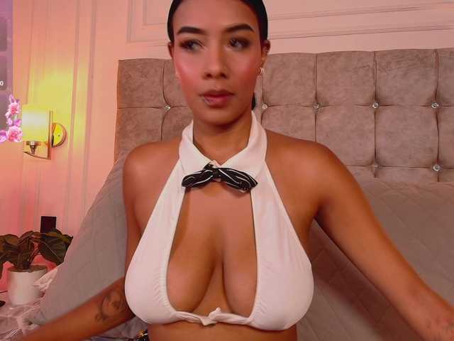 CandyLips4 live cam on BongaCams