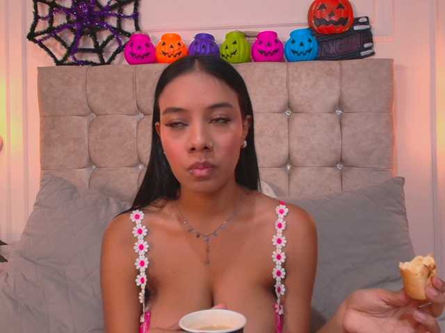 CandyLips4 live cam on BongaCams