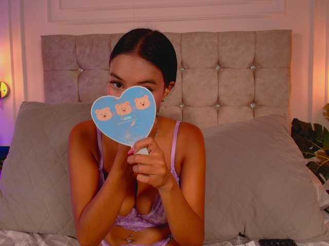 CandyLips4 live cam on BongaCams