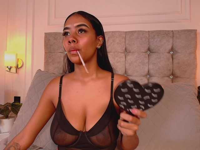 CandyLips4 live cam on BongaCams