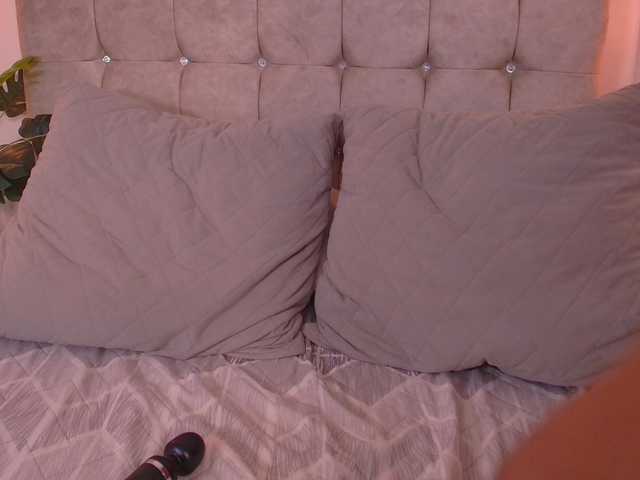 CandyLips4 live cam on BongaCams