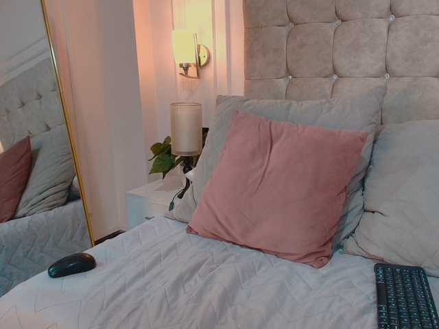 CandyLips4 live cam on BongaCams