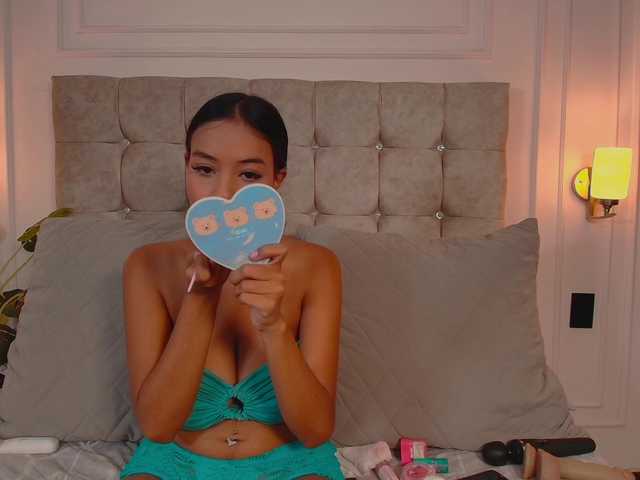 CandyLips4 live cam on BongaCams