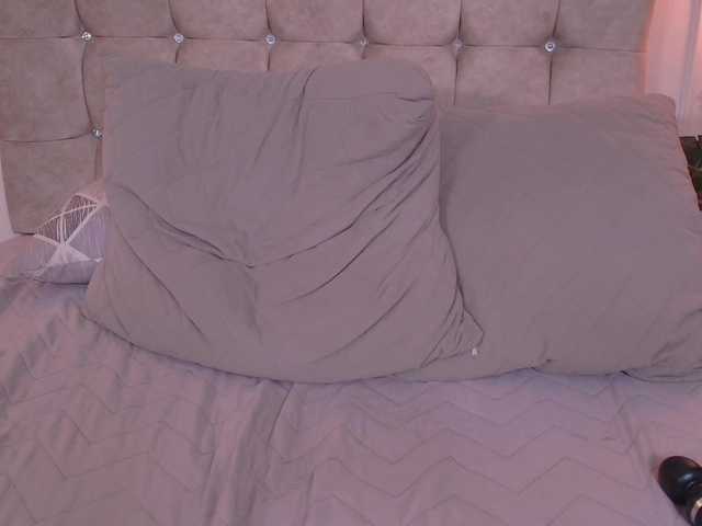 CandyLips4 live cam on BongaCams