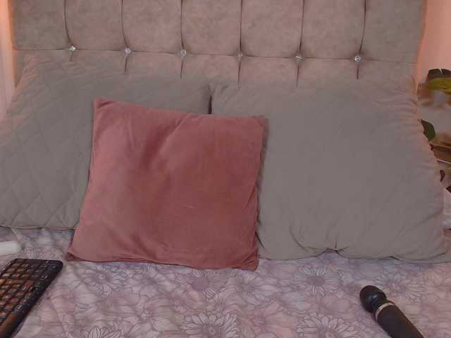 CandyLips4 live cam on BongaCams