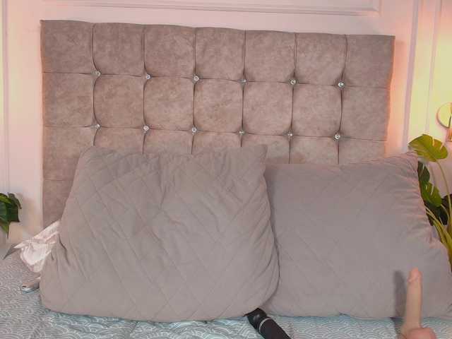 CandyLips4 live cam on BongaCams