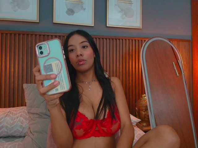 CandyLips4, live now on BongaCams
