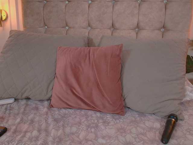 CandyLips4 live cam on BongaCams