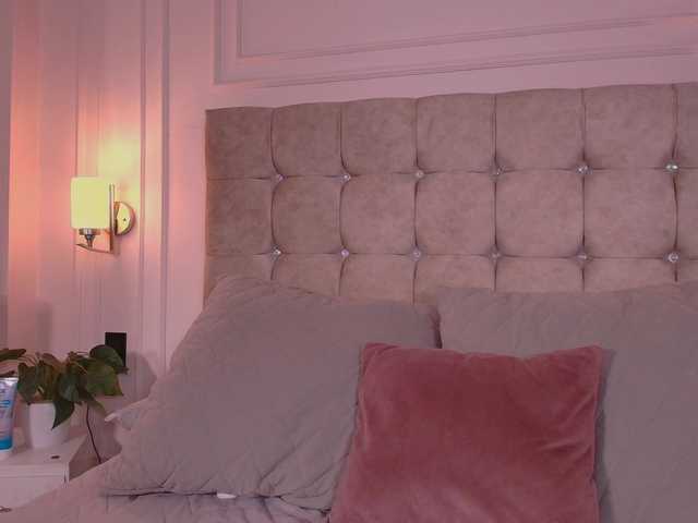CandyLips4 live cam on BongaCams