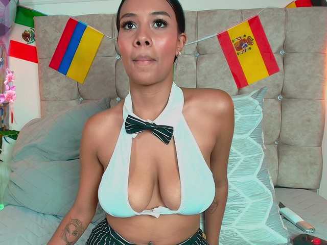 CandyLips4 live cam on BongaCams