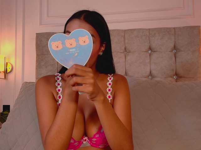 CandyLips4 live cam on BongaCams