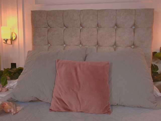 CandyLips4 live cam on BongaCams