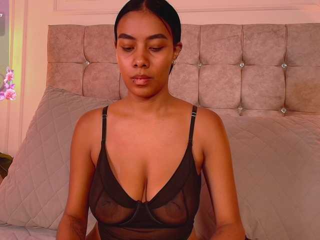 CandyLips4 live cam on BongaCams