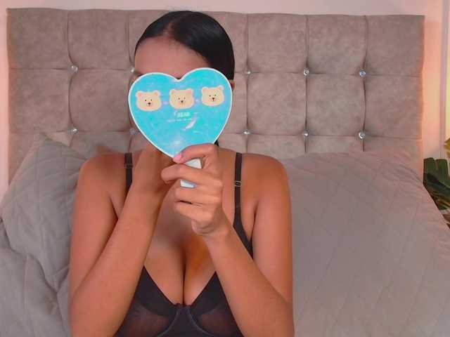 CandyLips4 live cam on BongaCams