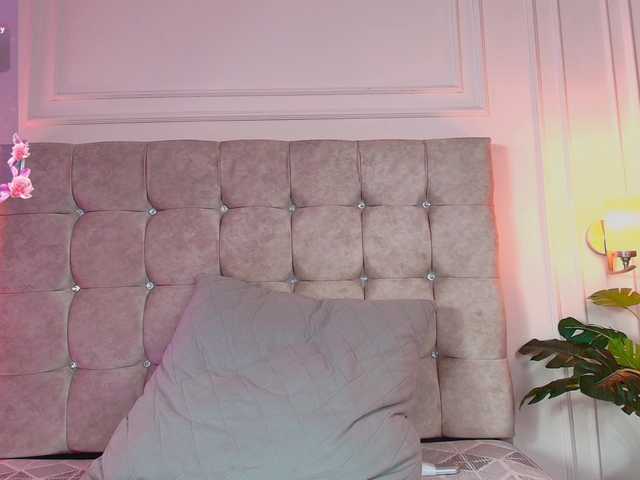 CandyLips4 live cam on BongaCams