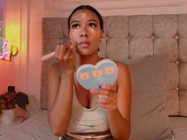 CandyLips4 live cam on BongaCams