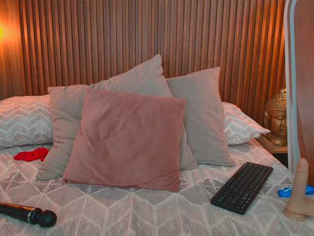CandyLips4 live cam on BongaCams