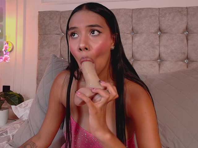 CandyLips4 live cam on BongaCams