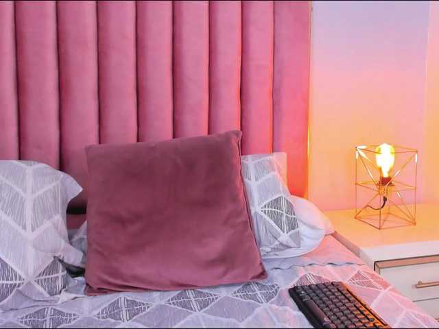 CandyLips4 live cam on BongaCams