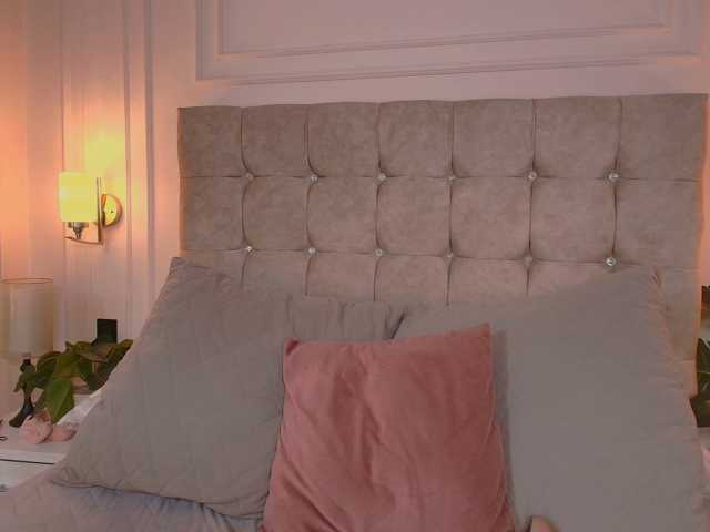 CandyLips4 live cam on BongaCams