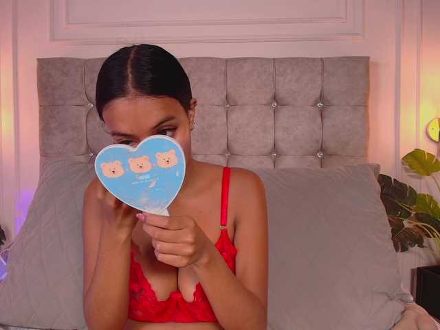 CandyLips4 live cam on BongaCams