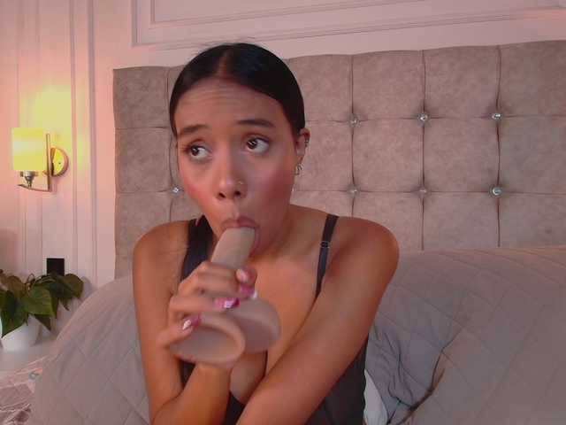 CandyLips4 live cam on BongaCams