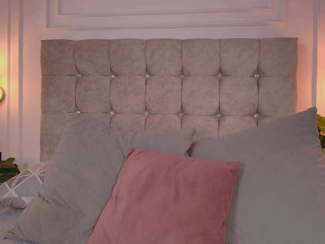CandyLips4 live cam on BongaCams