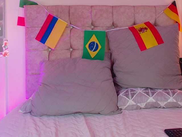 CandyLips4 live cam on BongaCams
