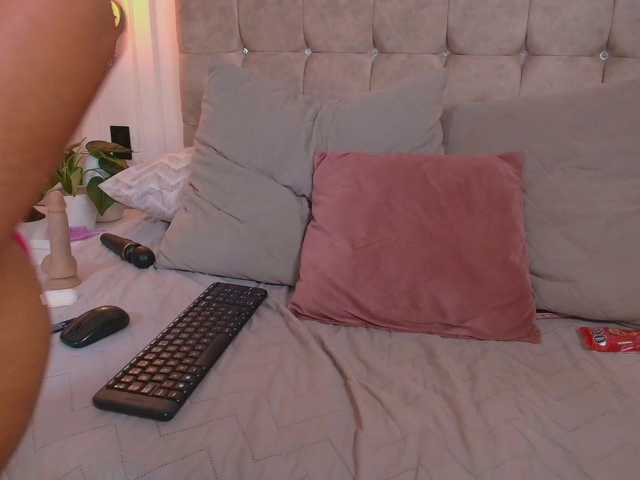 CandyLips4 live cam on BongaCams