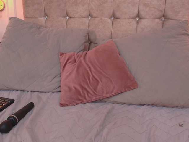 CandyLips4 live cam on BongaCams