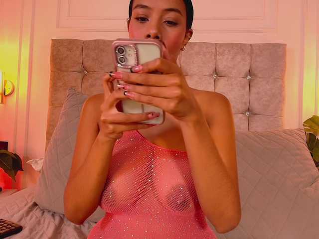 CandyLips4 live cam on BongaCams