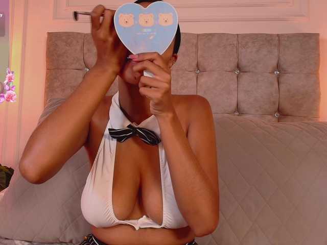 CandyLips4 live cam on BongaCams