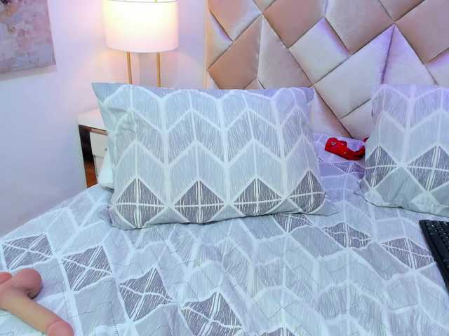 CandyLips4's BongaCams show and profile