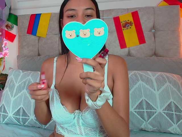 CandyLips4 live cam on BongaCams