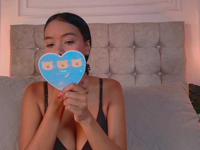 CandyLips4 live cam on BongaCams