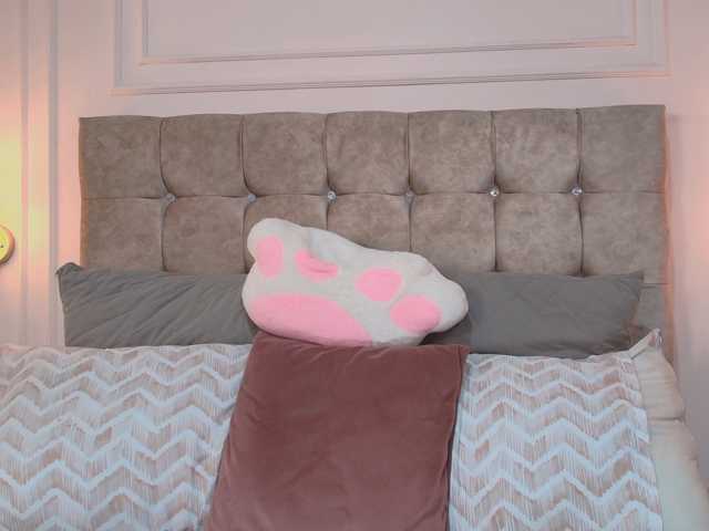 CandyLips4 live cam on BongaCams