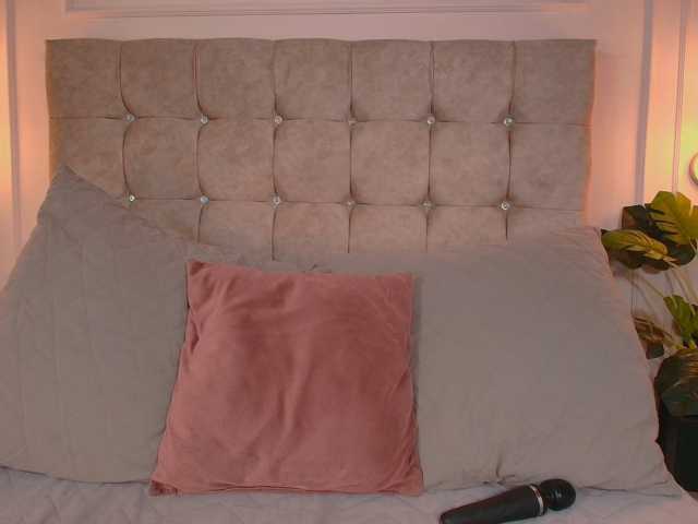 CandyLips4 live cam on BongaCams