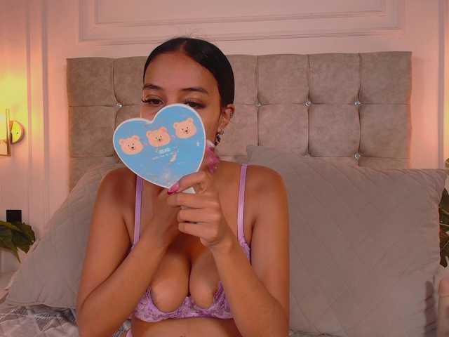 CandyLips4 live cam on BongaCams