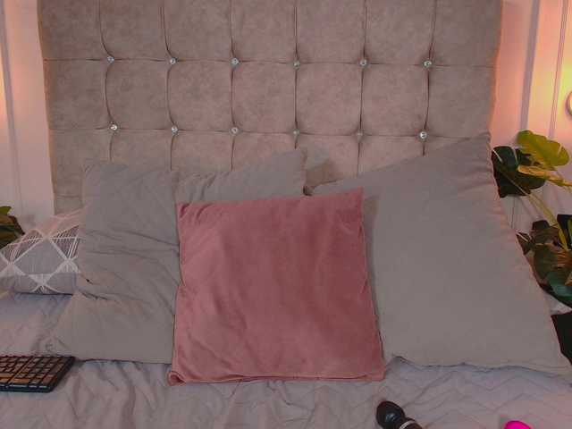 CandyLips4 live cam on BongaCams