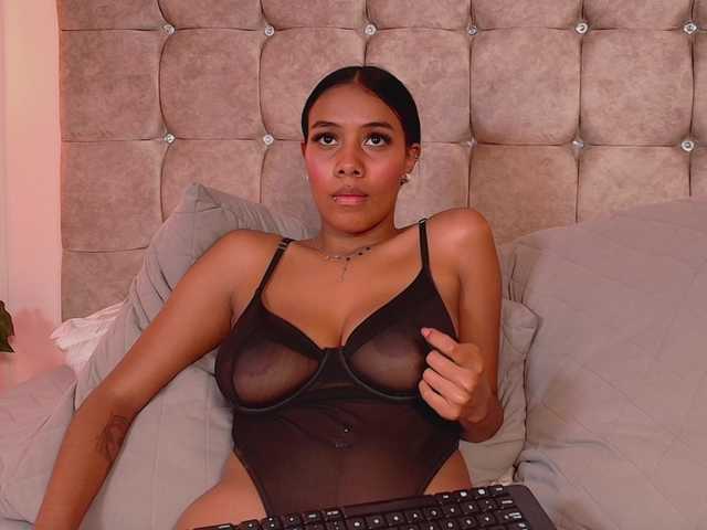 CandyLips4 live cam on BongaCams