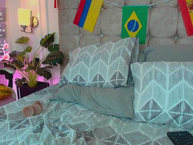 CandyLips4 live cam on BongaCams