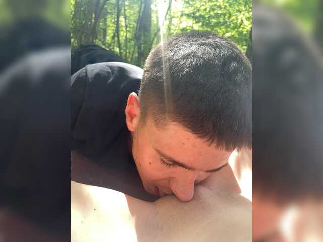 LeoCouple