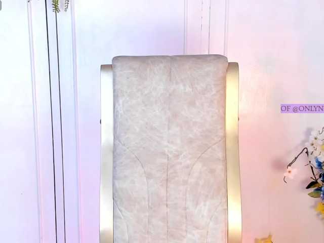 Nessa2wine live cam on BongaCams