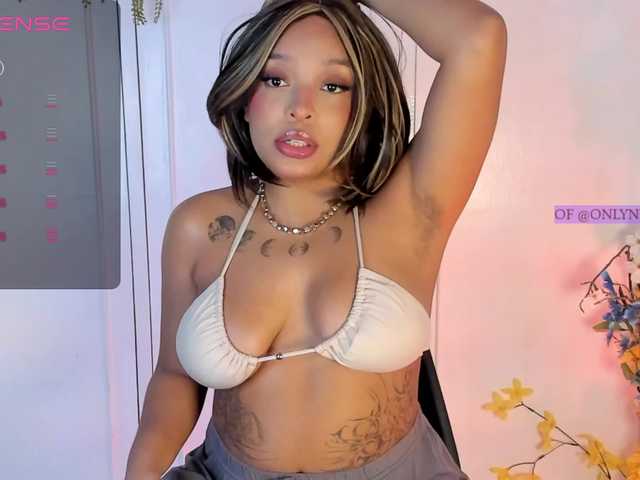 Nessa2wine live cam on BongaCams