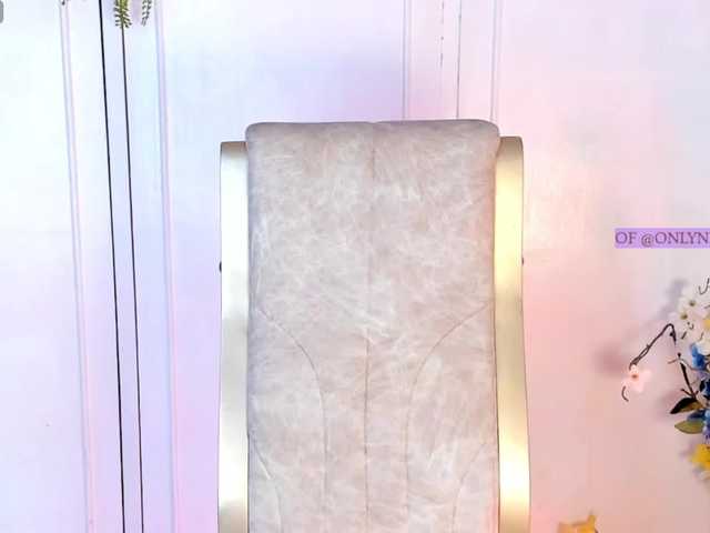 Nessa2wine live cam on BongaCams